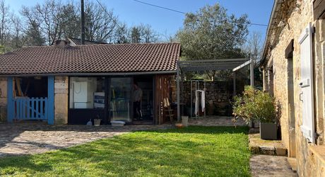A 15 minutes de Montignac, entre Périgueux et Brive, belle longère en pierre au coeur d'un joli hameau avec un magnifique point de vue !