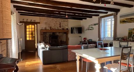 A 15 minutes de Montignac, entre Périgueux et Brive, belle longère en pierre au coeur d'un joli hameau avec un magnifique point de vue !