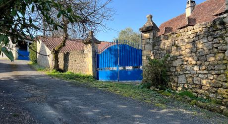 A 15 minutes de Montignac, entre Périgueux et Brive, belle longère en pierre au coeur d'un joli hameau avec un magnifique point de vue !