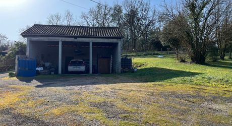 A 15 minutes de Montignac, entre Périgueux et Brive, belle longère en pierre au coeur d'un joli hameau avec un magnifique point de vue !