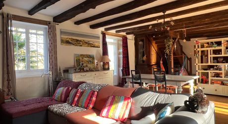 A 15 minutes de Montignac, entre Périgueux et Brive, belle longère en pierre au coeur d'un joli hameau avec un magnifique point de vue !