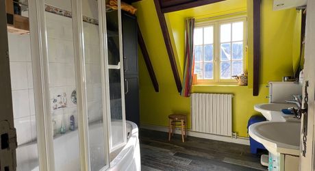 A 15 minutes de Montignac, entre Périgueux et Brive, belle longère en pierre au coeur d'un joli hameau avec un magnifique point de vue !