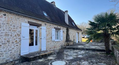 A 15 minutes de Montignac, entre Périgueux et Brive, belle longère en pierre au coeur d'un joli hameau avec un magnifique point de vue !