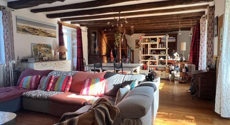 A 15 minutes de Montignac, entre Périgueux et Brive, belle longère en pierre au coeur d'un joli hameau avec un magnifique point de vue !