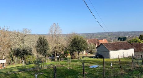 A 15 minutes de Montignac, entre Périgueux et Brive, belle longère en pierre au coeur d'un joli hameau avec un magnifique point de vue !
