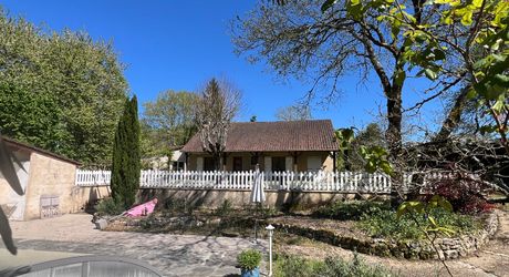 Ideally situated between Périgueux and Brive, this property comprises a 160 m² house, a 70 m² gîte, a swimming pool and numerous outbuildings. All set on 5,500 m² of wooded grounds.
