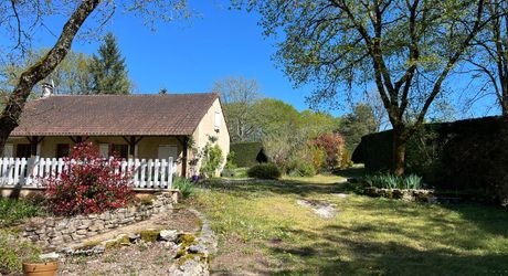 Ideally situated between Périgueux and Brive, this property comprises a 160 m² house, a 70 m² gîte, a swimming pool and numerous outbuildings. All set on 5,500 m² of wooded grounds.