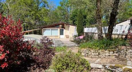Ideally situated between Périgueux and Brive, this property comprises a 160 m² house, a 70 m² gîte, a swimming pool and numerous outbuildings. All set on 5,500 m² of wooded grounds.