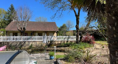 Ideally situated between Périgueux and Brive, this property comprises a 160 m² house, a 70 m² gîte, a swimming pool and numerous outbuildings. All set on 5,500 m² of wooded grounds.
