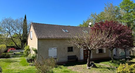 Ideally situated between Périgueux and Brive, this property comprises a 160 m² house, a 70 m² gîte, a swimming pool and numerous outbuildings. All set on 5,500 m² of wooded grounds.