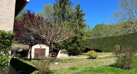 Ideally situated between Périgueux and Brive, this property comprises a 160 m² house, a 70 m² gîte, a swimming pool and numerous outbuildings. All set on 5,500 m² of wooded grounds.