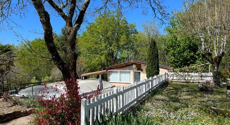 Ideally situated between Périgueux and Brive, this property comprises a 160 m² house, a 70 m² gîte, a swimming pool and numerous outbuildings. All set on 5,500 m² of wooded grounds.