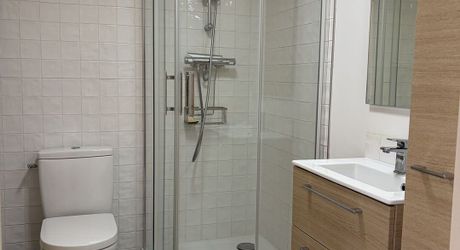 En plein coeur de Montignac-lascaux, maison ancienne récemment rénovée. 3 chambres, cour, garage. Proche commerces et écoles.