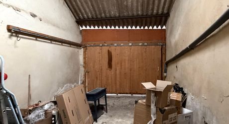 En plein coeur de Montignac-lascaux, maison ancienne récemment rénovée. 3 chambres, cour, garage. Proche commerces et écoles.