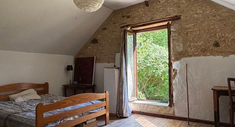 Fermette à rénover sur les hauteurs du charmant village de La Cassagne en Périgord Noir. Jardin de 2000 m². 