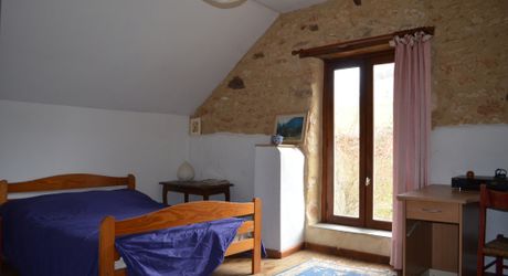 Fermette à rénover sur les hauteurs du charmant village de La Cassagne en Périgord Noir. Jardin de 2000 m². 