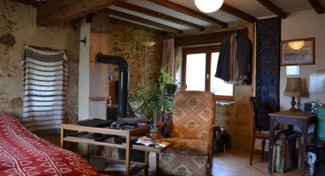 Fermette à rénover sur les hauteurs du charmant village de La Cassagne en Périgord Noir. Jardin de 2000 m². 