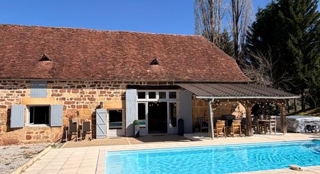 Région de Hautefort, Propriété de caractère, en campagne et sans voisin. Maison d'amis et piscine. 