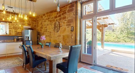 Région de Hautefort, Propriété de caractère, en campagne et sans voisin. Maison d'amis et piscine. 
