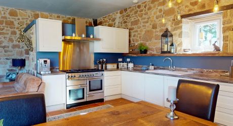 Région de Hautefort, Propriété de caractère, en campagne et sans voisin. Maison d'amis et piscine. 