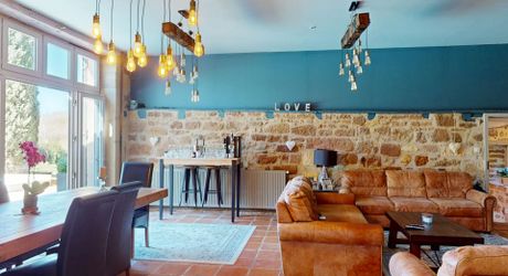 Région de Hautefort, Propriété de caractère, en campagne et sans voisin. Maison d'amis et piscine. 