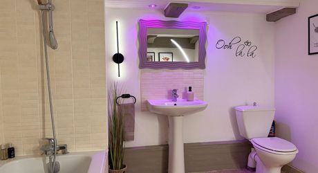 Région de Hautefort, Propriété de caractère, en campagne et sans voisin. Maison d'amis et piscine. 