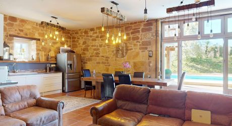 Région de Hautefort, Propriété de caractère, en campagne et sans voisin. Maison d'amis et piscine. 