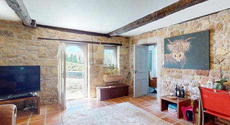 Région de Hautefort, Propriété de caractère, en campagne et sans voisin. Maison d'amis et piscine. 