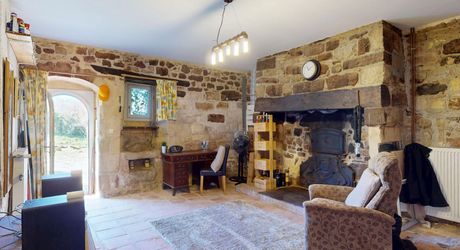 Région de Hautefort, Propriété de caractère, en campagne et sans voisin. Maison d'amis et piscine. 