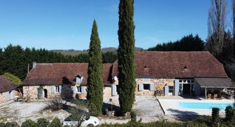 Région de Hautefort, Propriété de caractère, en campagne et sans voisin. Maison d'amis et piscine. 