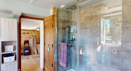 Région de Hautefort, Propriété de caractère, en campagne et sans voisin. Maison d'amis et piscine. 