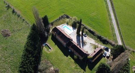 Région de Hautefort, Propriété de caractère, en campagne et sans voisin. Maison d'amis et piscine. 