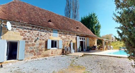 Région de Hautefort, Propriété de caractère, en campagne et sans voisin. Maison d'amis et piscine. 