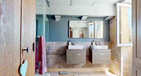 Région de Hautefort, Propriété de caractère, en campagne et sans voisin. Maison d'amis et piscine. 