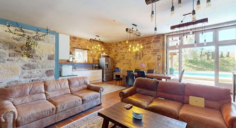 Région de Hautefort, Propriété de caractère, en campagne et sans voisin. Maison d'amis et piscine. 