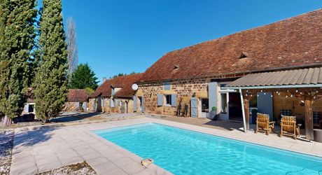 Région de Hautefort, Propriété de caractère, en campagne et sans voisin. Maison d'amis et piscine. 