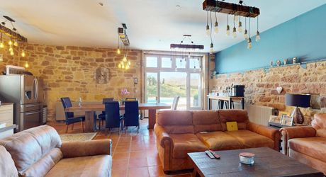 Région de Hautefort, Propriété de caractère, en campagne et sans voisin. Maison d'amis et piscine. 