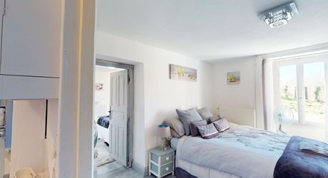 Région de Hautefort, Propriété de caractère, en campagne et sans voisin. Maison d'amis et piscine. 