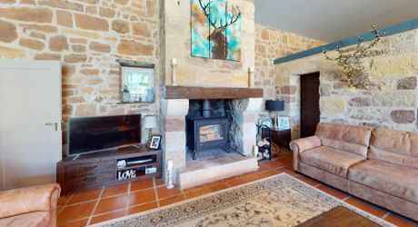 Région de Hautefort, Propriété de caractère, en campagne et sans voisin. Maison d'amis et piscine. 