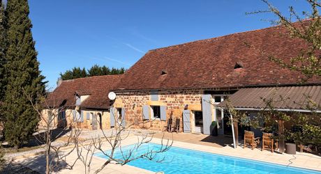 Région de Hautefort, Propriété de caractère, en campagne et sans voisin. Maison d'amis et piscine. 