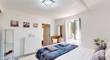 Région de Hautefort, Propriété de caractère, en campagne et sans voisin. Maison d'amis et piscine. 