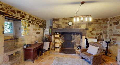 Région de Hautefort, Propriété de caractère, en campagne et sans voisin. Maison d'amis et piscine. 