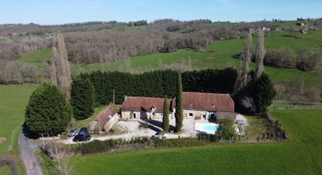 Région de Hautefort, Propriété de caractère, en campagne et sans voisin. Maison d'amis et piscine. 