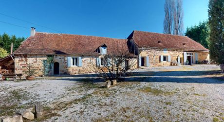 Région de Hautefort, Propriété de caractère, en campagne et sans voisin. Maison d'amis et piscine. 