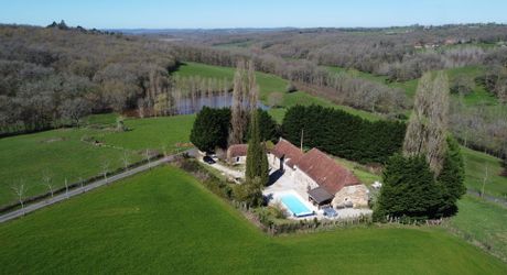Région de Hautefort, Propriété de caractère, en campagne et sans voisin. Maison d'amis et piscine. 