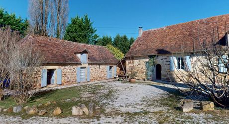 Région de Hautefort, Propriété de caractère, en campagne et sans voisin. Maison d'amis et piscine. 