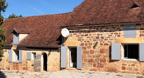 Région de Hautefort, Propriété de caractère, en campagne et sans voisin. Maison d'amis et piscine. 