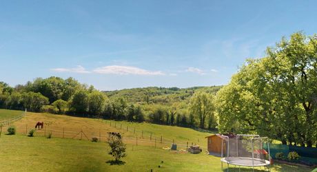 Entre Sarlat et Montignac, maison contemporaine en parfait état, située au calme avec jolie vue sur la campagne.