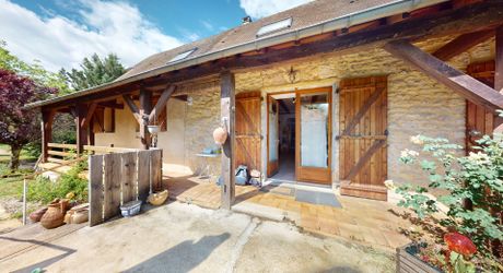 En Périgord Noir, maison en pierre de 180 m² avec jardin au Lardin-Saint-Lazare.