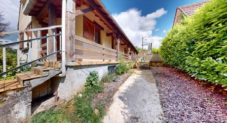 En Périgord Noir, maison en pierre de 180 m² avec jardin au Lardin-Saint-Lazare.